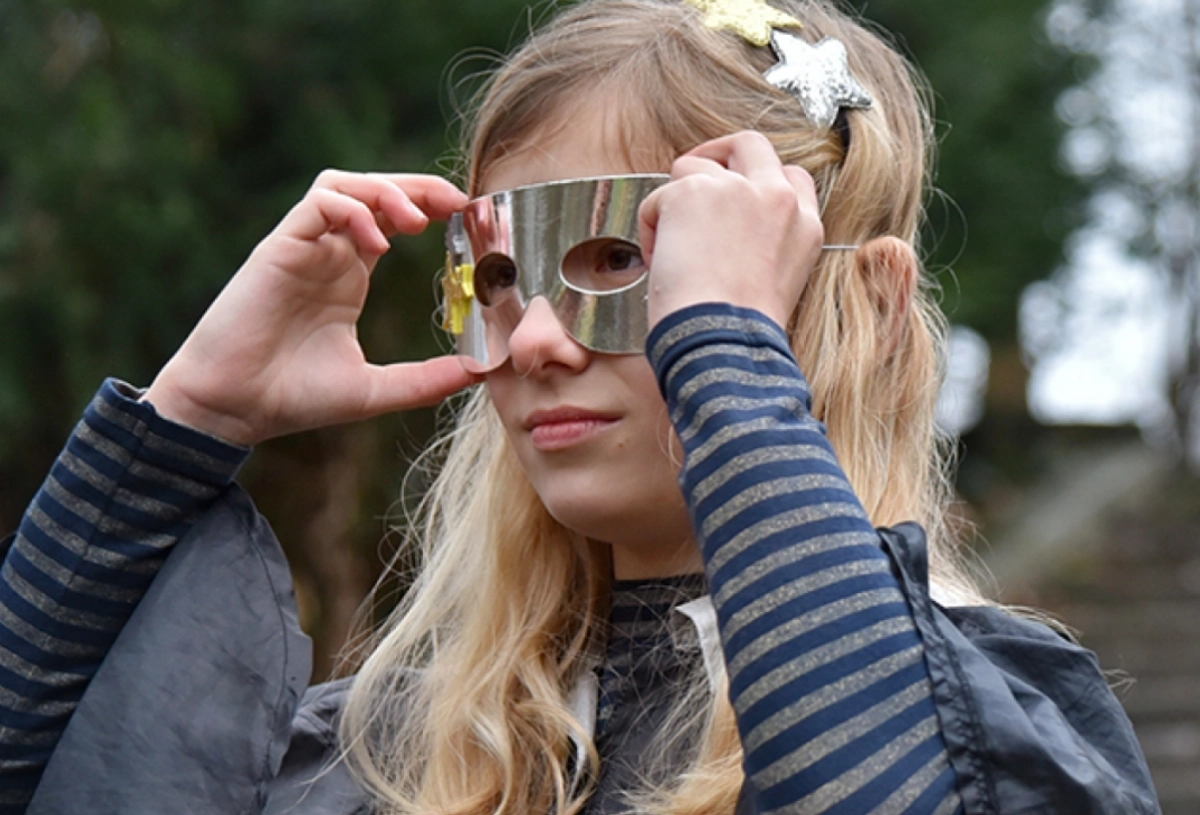 VRIJDAG, creatures, rockets and planets